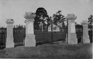 p1912_8, lawnton showgrounds memorial gates ca 1930